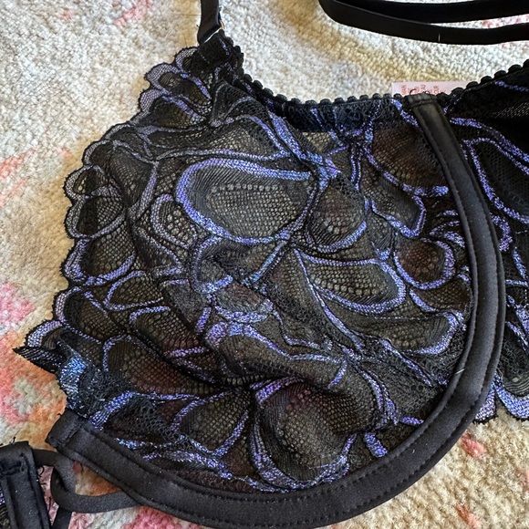 • Savage X Fenty Unlined Lace Bra • - Picture 4 of 6